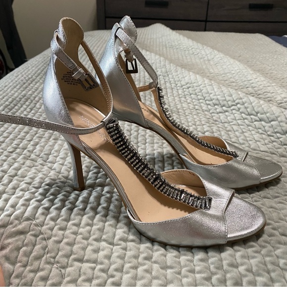 Silver Metallic T Strap Rhinestone Nine West Heels Pumps 8.5 Wedding Prom Shoes - Picture 4 of 7